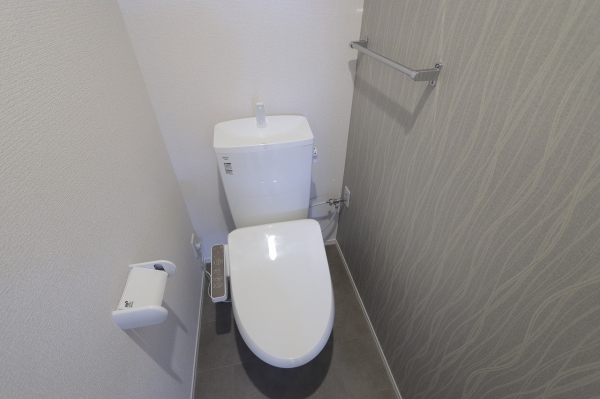 トイレ　温水シャワー付きトイレです