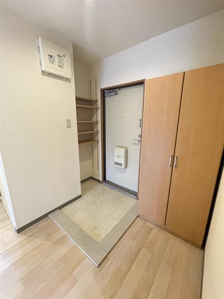 玄関　同階類似間取（反転）