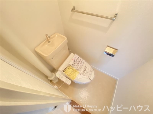 トイレ　別号室の写真ですので現状を優先します。