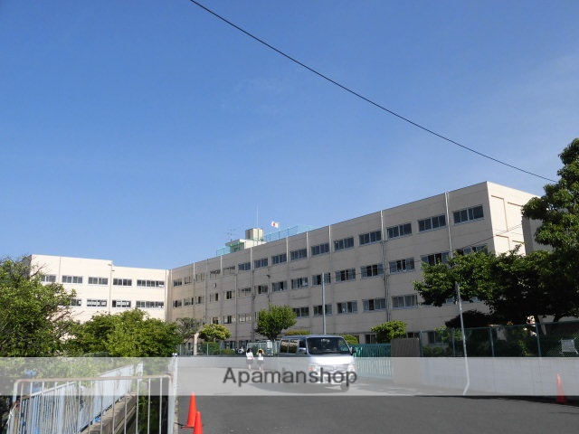 中学校　高槻市立冠中学校（中学校）まで70m