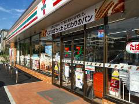 コンビニ　セブンイレブン川口根岸小学校前店（コンビニ）まで150m