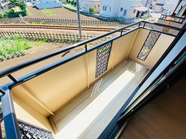 バルコニー　同一建物内の別部屋の内装写真になります。（１０１号室）