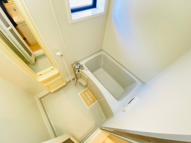 バス・シャワールーム　同一建物内の別部屋の内装写真になります。（１０１号室）