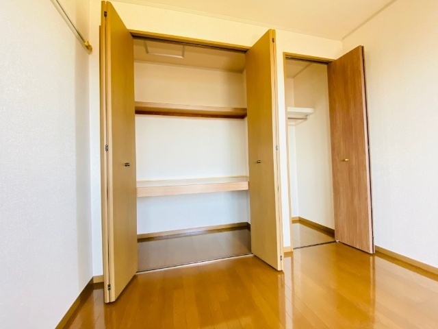 収納　同一建物内の別部屋の内装写真になります。（１０１号室）
