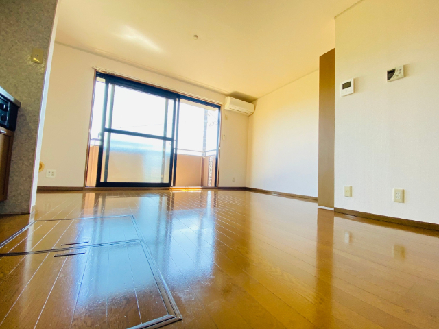 居室・リビング　同一建物内の別部屋の内装写真になります。（１０１号室）
