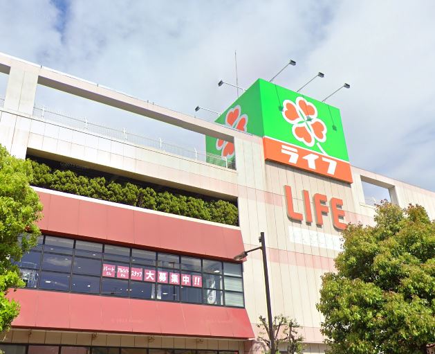 スーパー　ライフ 千川駅前店（スーパー）まで393m