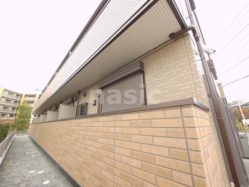 建物外観　防犯シャッターあり