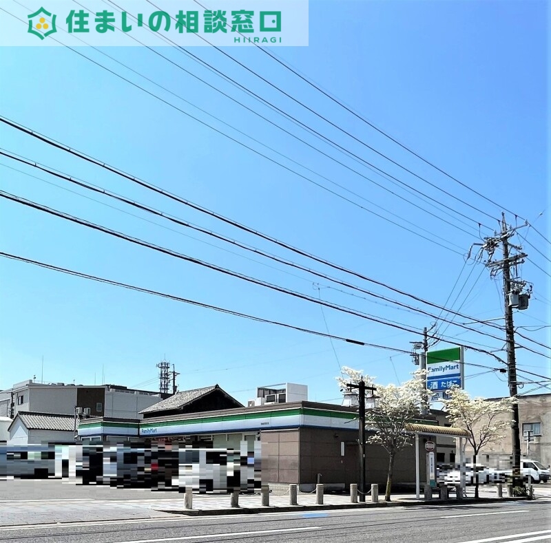 コンビニ　ファミリーマート岡崎両町店（コンビニ）まで78m