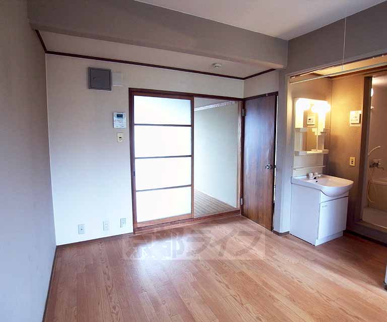 居室・リビング　フローリングのキレイなお部屋です・