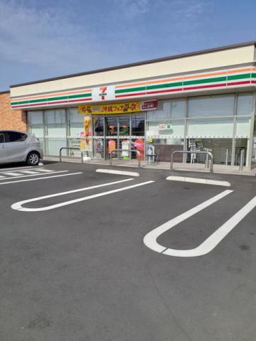 コンビニ　セブンイレブン（コンビニ）まで130m