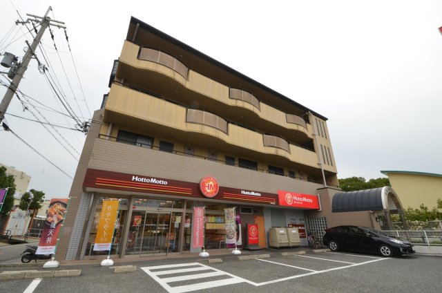 建物外観　オートロック・トランクルーム完備♪