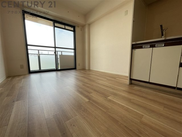 居室・リビング　壁付キッチンでスペース有効活用できます♪