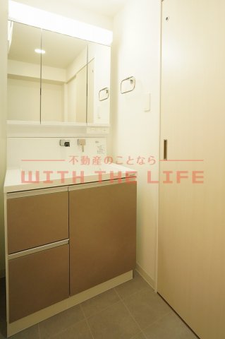 洗面設備　朝の支度にも助かる、独立の洗髪洗面化粧台※現状優先