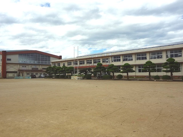 小学校　大村市立三城小学校（小学校）まで982m