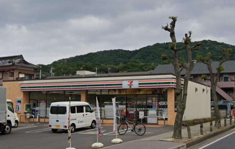 コンビニ　セブンイレブン（コンビニ）まで375m