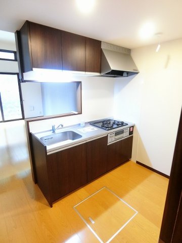 キッチン　3口ガスコンロ/グリル付きシステムキッチンです☆場所を取るお