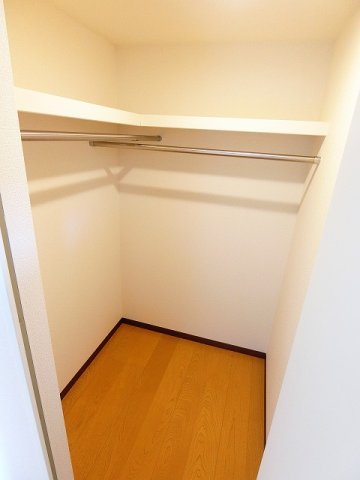 収納　洋室6帖のお部屋にあるウォークインクローゼットです♪たっぷり
