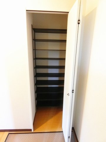 玄関　奥行きのあるシューズクロークで玄関すっきり片付きます☆靴だけ