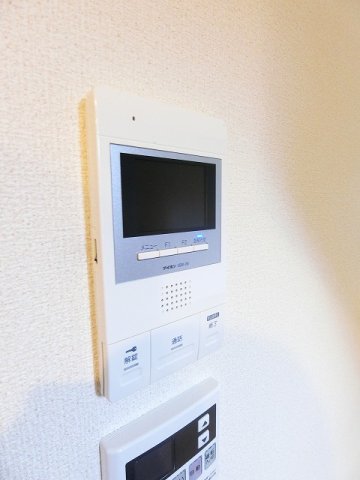 セキュリティ　防犯対策に有効なカメラ付きインターホン！事前に来訪者の確認が
