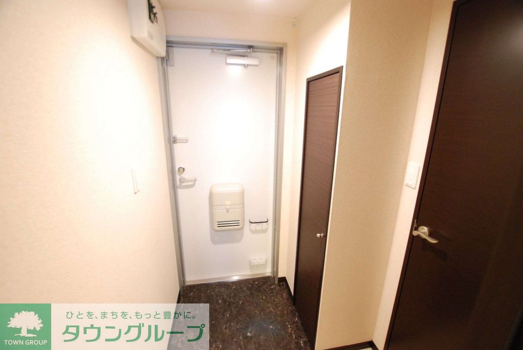 玄関　同タイプ写真の為、現況優先。