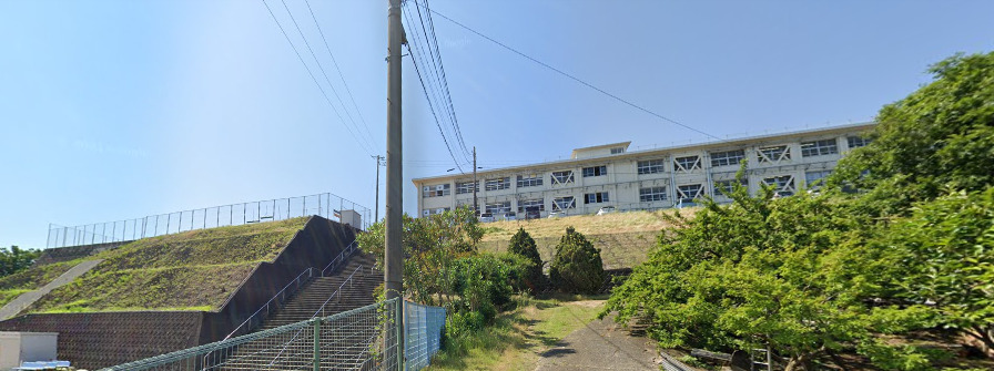 中学校　香川第一中学校（中学校）まで1156m