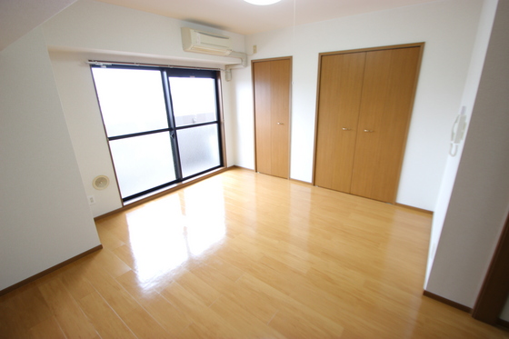 居室・リビング　※別部屋の写真です