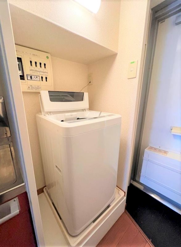 その他　・家具家電（椅子・カーテン・TV・電子レンジ・洗濯機・冷蔵庫