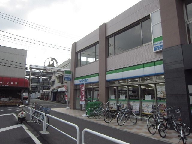 コンビニ　ファミリーマート（コンビニ）まで450m