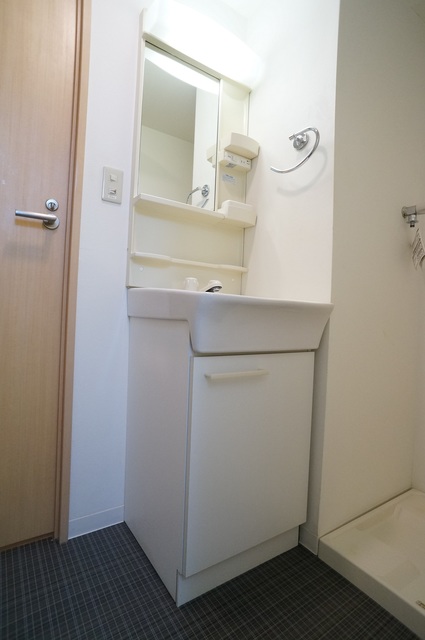 洗面設備　参考写真（同建物別部屋のものです）