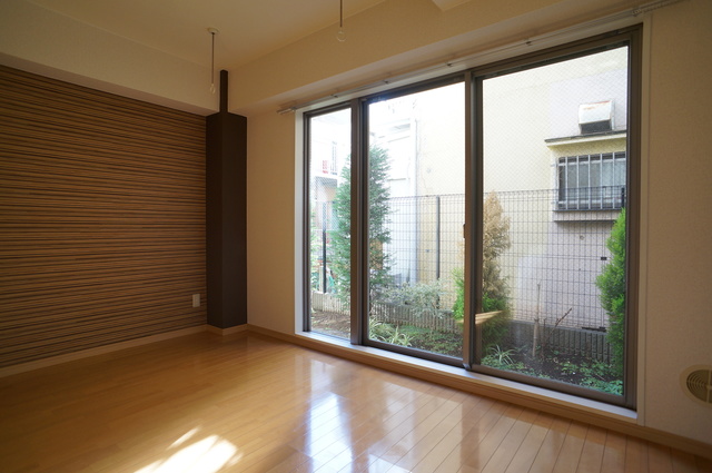 居室・リビング　参考写真（同建物別部屋のものです）
