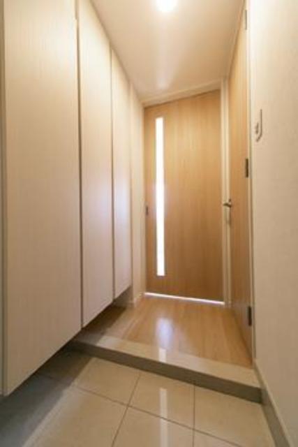 玄関　※写真は同タイプ住戸です。
