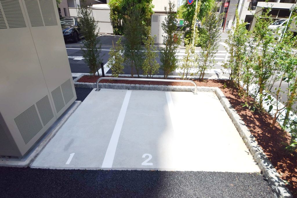 駐車場　庭