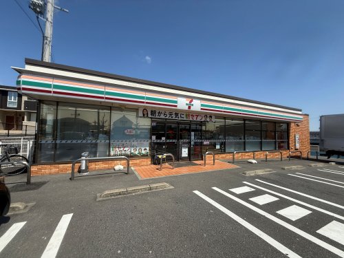 コンビニ　セブンイレブン四日市日永西5丁目店（コンビニ）まで140m