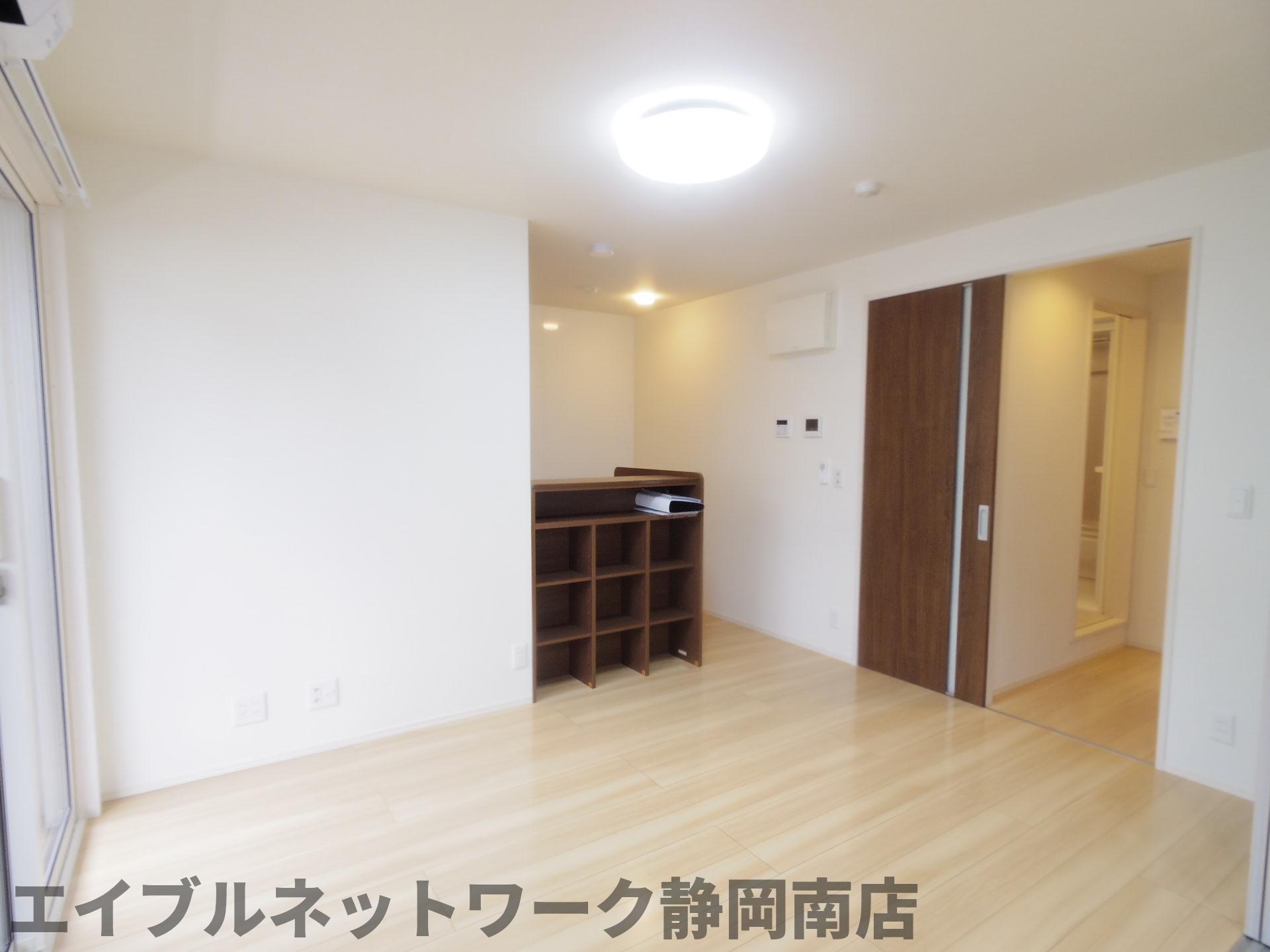 居室・リビング　こちらのリビングで趣味の時間をお楽しみください