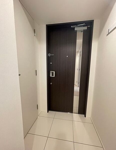 玄関　※別部屋の参考写真です。