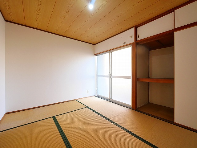 その他部屋・スペース　開放的な寝室です