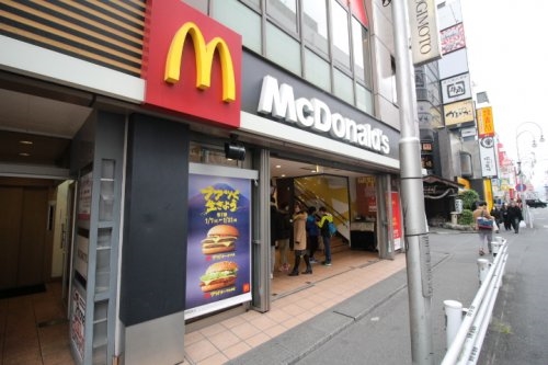 飲食店　マクドナルド 八王子三崎町店（飲食店）まで665m
