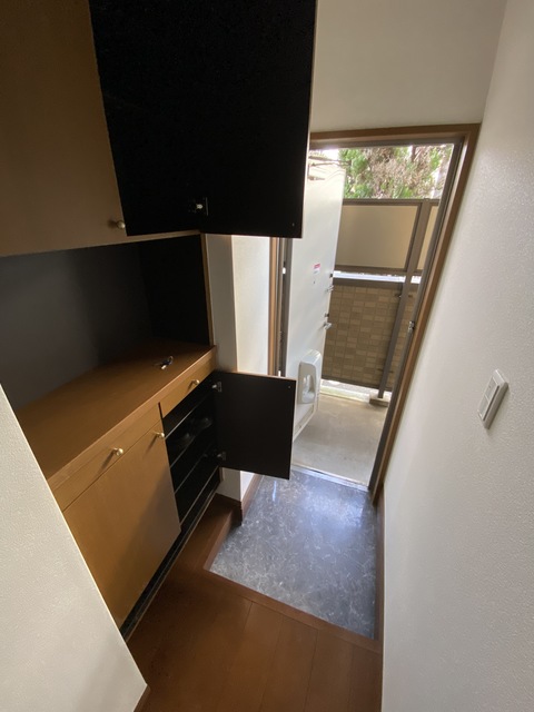 玄関　玄関収納も充実です