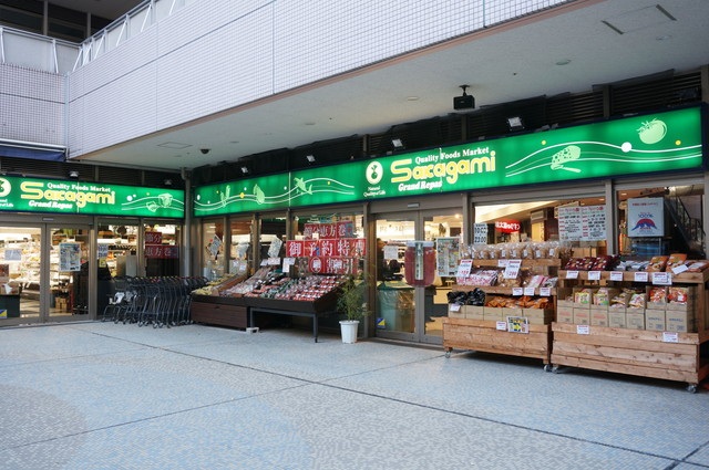 ショッピングセンター　洋服の青山スーパービバホーム豊洲店（ショッピングセンター）まで449m