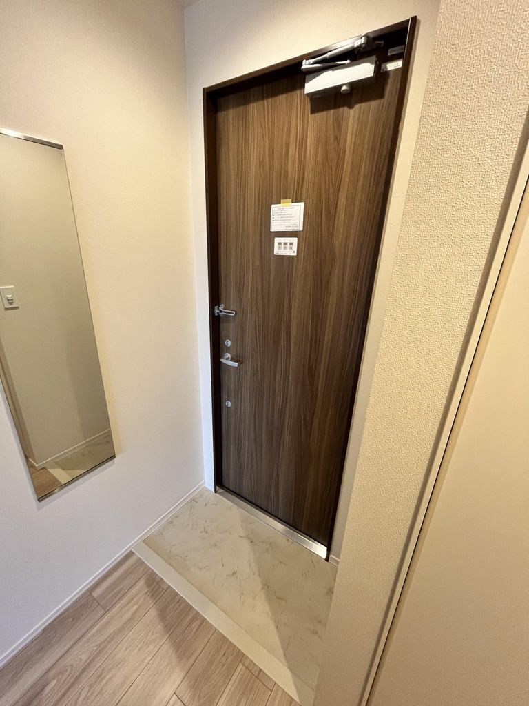 玄関　★同物件別号室参考写真★