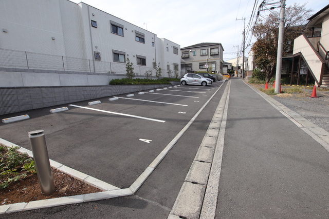 駐車場　敷地内駐車場（要空確認）