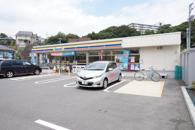 コンビニ　ミニストップ日吉本町店（コンビニ）まで750m