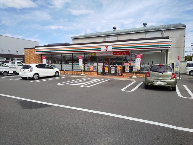 コンビニ　セブンイレブン松山保免西１丁目店（コンビニ）まで800m