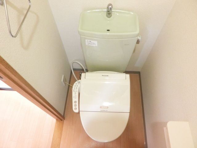 トイレ　温水洗浄便座はあると便利です！