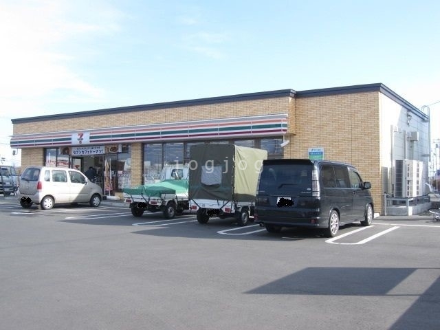 コンビニ　セブンイレブン明徳店（コンビニ）まで258m