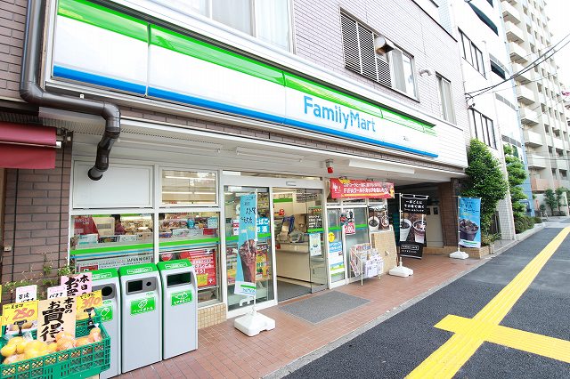 コンビニ　ファミリーマート文京向丘一丁目店（コンビニ）まで402m