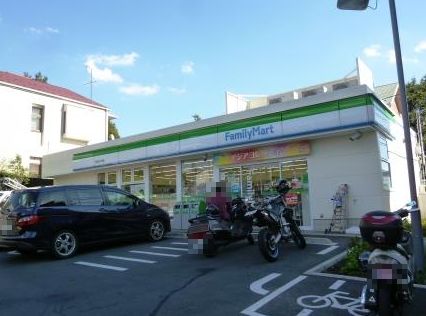 コンビニ　ファミリーマート 深沢五丁目店（コンビニ）まで322m