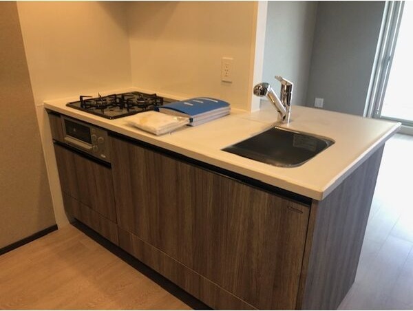 キッチン　※写真は同じマンションの違う部屋のものになります。