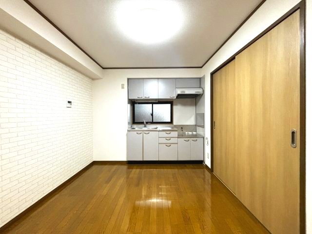 居室・リビング　※別号室参考写真