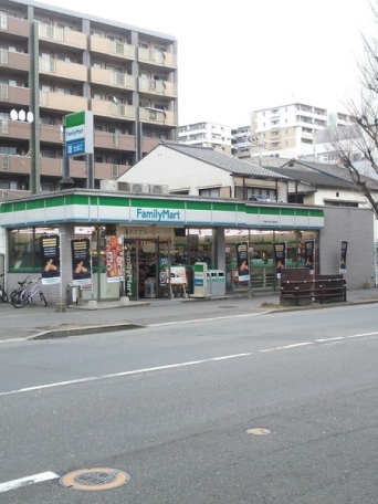 コンビニ　ファミリーマート（コンビニ）まで307m